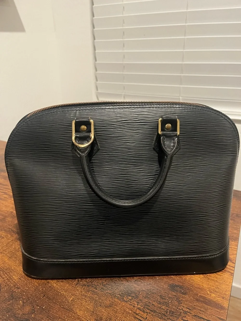 Authentic Louis Vuitton Alma PM - Black Epi Leather (Noir) - Picture 3 of 9